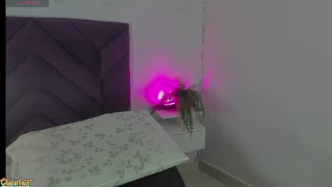 haileystonei online show from June 18, 11:48 am