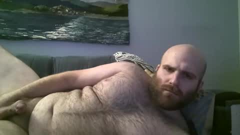 Snapshot of hairiestbear chatting on December 23, 11:36 am Hairiest Bear online show from December 23, 11:36 am