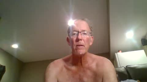 Snapshot of hairybater26 chatting on October 11, 3:33 am Harry online show from October 11, 3:33 am
