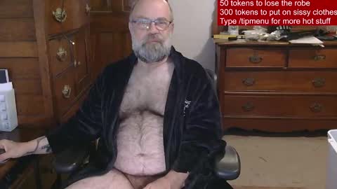 HairyDaddyBear69 online show from April 28, 11:47 am