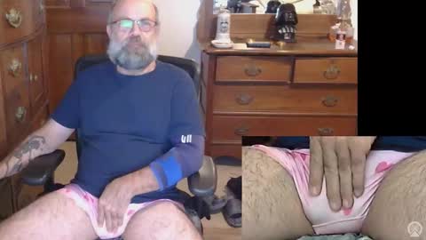 HairyDaddyBear69 online show from November 30, 8:38 pm