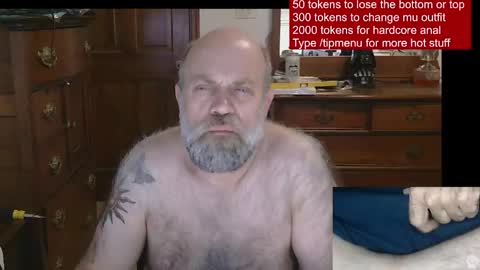 HairyDaddyBear69 online show from April 10, 7:18 pm
