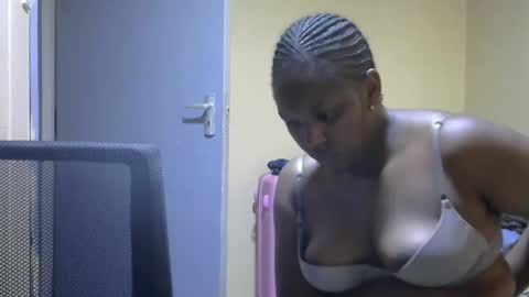 Snapshot of hairypussybigassy001 chatting on January 28, 8:57 am hairypussybigassy001 online show from January 28, 8:57 am