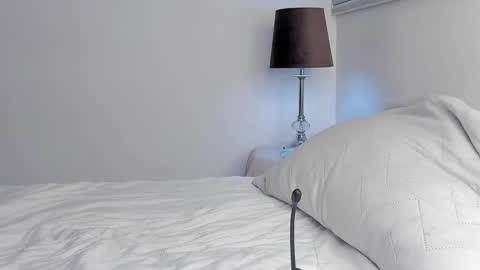 Independent       model  online show from March 27, 1:11 am