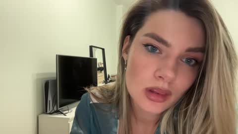 Snapshot of haley_rune chatting on February 13, 5:11 pm haley_rune online show from February 13, 5:11 pm