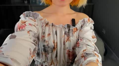 Snapshot of haleynygard chatting on September 11, 2:24 am Nika online show from September 11, 2:24 am