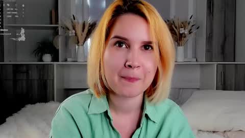 Snapshot of haleynygard chatting on September 12, 2:35 am Nika online show from September 12, 2:35 am