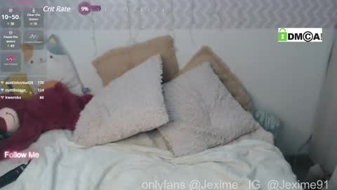Snapshot of hallestrawberry69 chatting on March 11, 4:41 am HALLE online show from March 11, 4:41 am