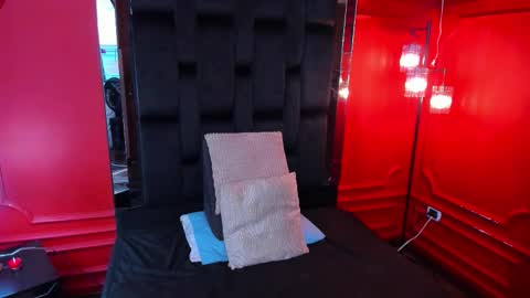 Halley Lorens online show from October 6, 7:10 pm