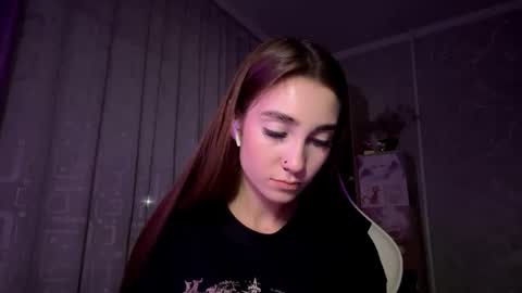 Holly online show from November 7, 8:00 pm