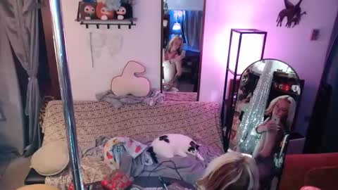 halovalentine online show from March 29, 4:03 am