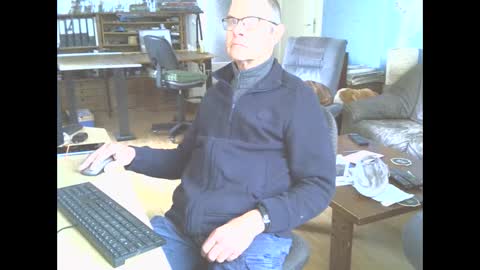 Snapshot of hamto65 chatting on December 2, 9:52 am Prefer men 80 online show from December 2, 9:52 am