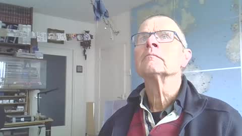 Snapshot of hamto65 chatting on February 19, 3:38 pm Prefer men 80 online show from February 19, 3:38 pm
