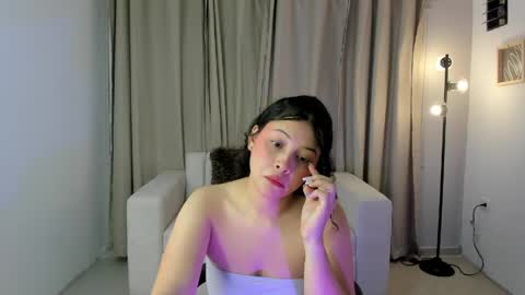 Hanna Lineros  online show from May 11, 12:23 pm