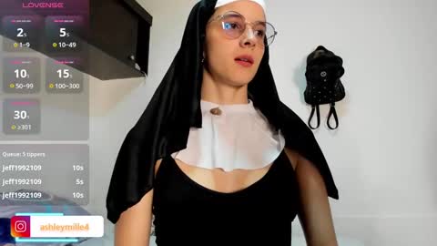 hanasleep online show from October 31, 8:20 pm