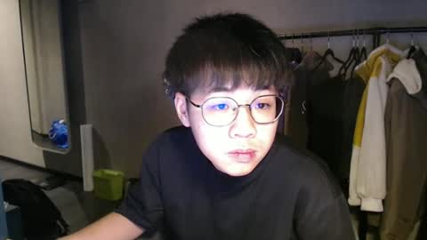 handsome_mannn online show from December 18, 10:24 pm