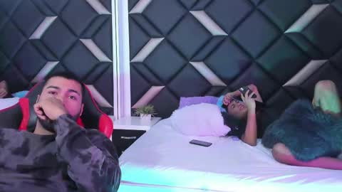 leonardfarrucknick and otis online show from November 7, 1:57 pm