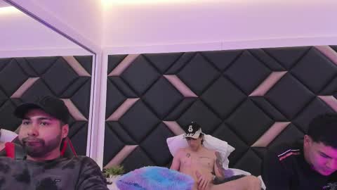 leonardfarrucknick and otis online show from November 8, 2:09 pm