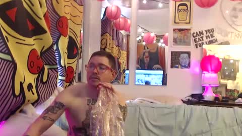 Snapshot of hankrams chatting on February 25, 6:01 pm hank rams online show from February 25, 6:01 pm