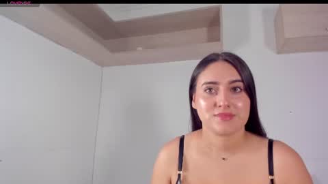 hanna__evans_ online show from August 2, 2:24 am