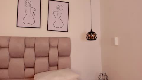 hanna__evans_ online show from October 16, 11:54 am