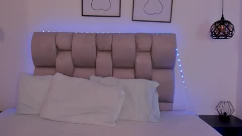 hanna__evans_ online show from December 4, 12:38 pm