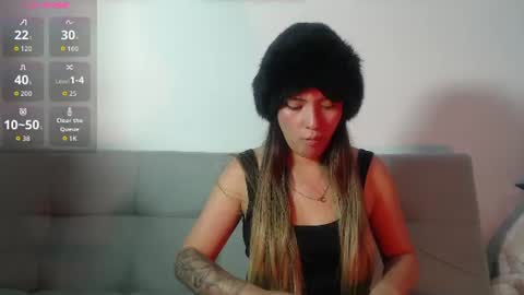 Hanna  online show from June 15, 9:40 pm