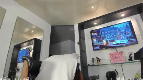 hannah dilau  online show from October 11, 9:51 pm