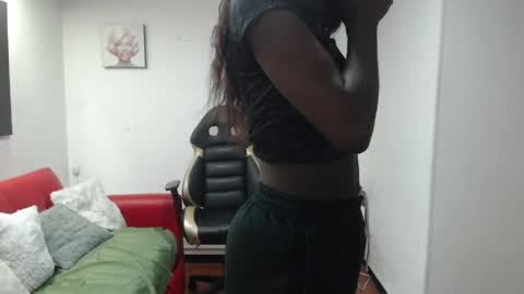 hanna_lamber online show from April 2, 11:17 am