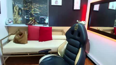 hanna_lamber online show from February 12, 9:33 pm