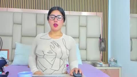 HannaClaire online show from September 20, 7:11 am