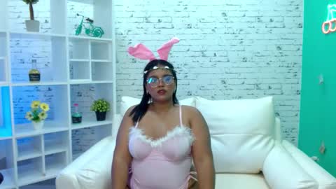 Hannah  online show from October 31, 12:49 pm