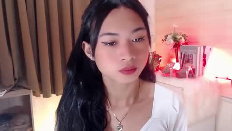 Snapshot of hannah_davis69 chatting on February 13, 1:29 am Alex online show from February 13, 1:29 am