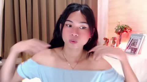 Snapshot of hannah_davis69 chatting on February 25, 5:52 am Alex online show from February 25, 5:52 am