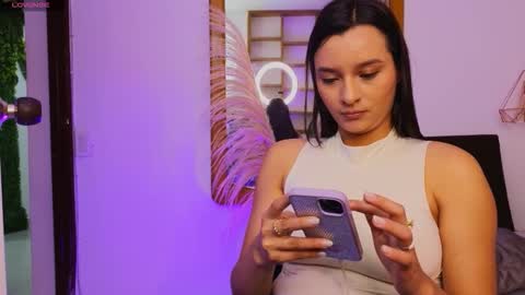 Hannah Williams online show from January 18, 3:04 am