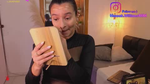 Hannah Williams online show from February 27, 3:10 am