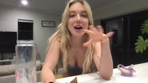 Hannah online show from December 20, 9:21 am