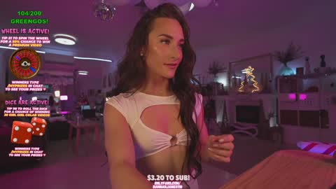 Hannah James online show from December 3, 6:55 pm