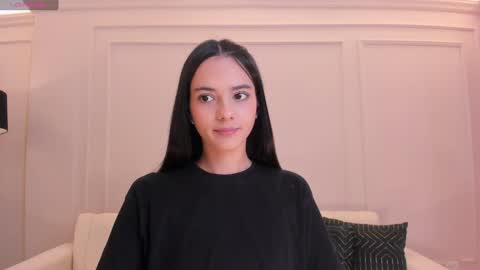 Snapshot of hannahjamesx chatting on December 7, 6:32 pm HANNAH J online show from December 7, 6:32 pm