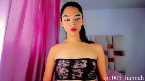 Snapshot of hannahsmit_ chatting on September 14, 11:33 am hannahsmit_ online show from September 14, 11:33 am