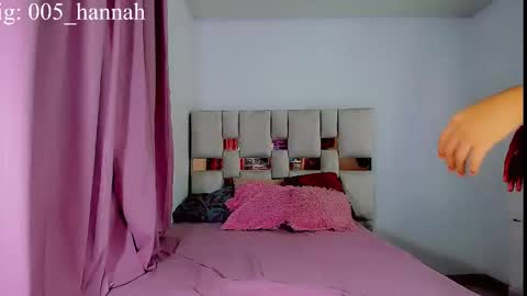 Snapshot of hannahsmit_ chatting on September 16, 7:11 am hannahsmit_ online show from September 16, 7:11 am
