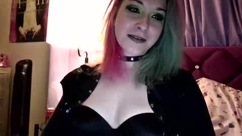 hannibeexl online show from December 16, 6:20 am