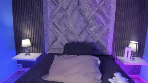 hannyk_ online show from December 16, 12:22 pm