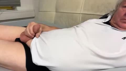 hans66760 online show from January 12, 1:00 am