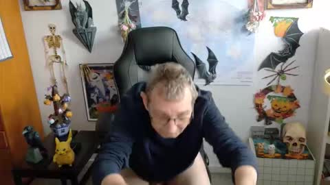 charly online show from October 15, 11:44 am