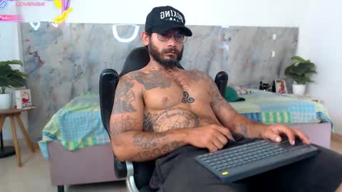 hanz_col online show from May 31, 11:31 am