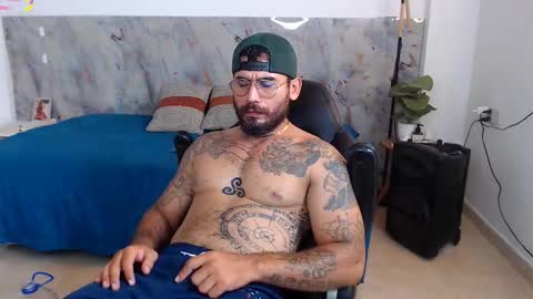 hanz_col online show from December 18, 2:07 am