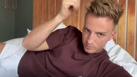 hanzlagerfelt online show from October 31, 9:15 pm