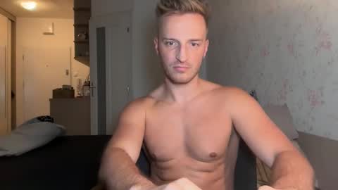 hanzlagerfelt online show from November 9, 8:22 pm