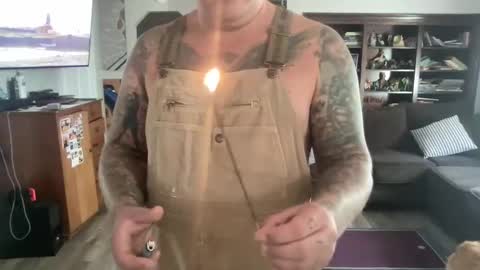 Snapshot of happilymarr1ed chatting on September 12, 4:31 pm DadBod online show from September 12, 4:31 pm